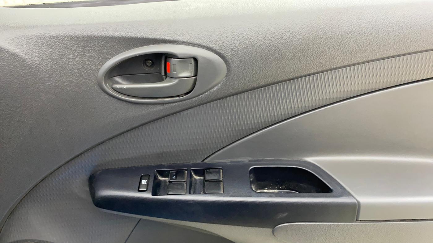 2013 Toyota Etios Liva G, Petrol, Manual, 26,072 km, Driver Side Door Panels Control