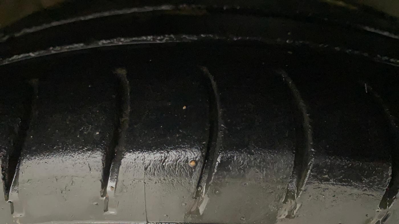 2013 Hyundai i20 MAGNA 1.2, Petrol, Manual, 1,14,482 km, Right Front Tyre Tread
