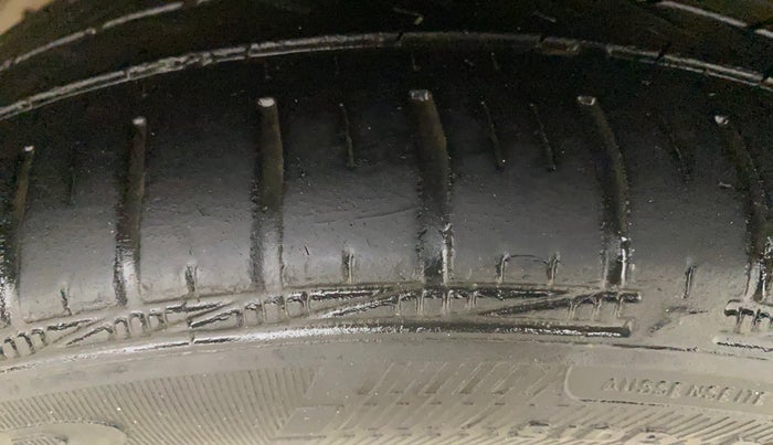 2013 Hyundai i20 MAGNA 1.2, Petrol, Manual, 1,14,467 km, Left Rear Tyre Tread