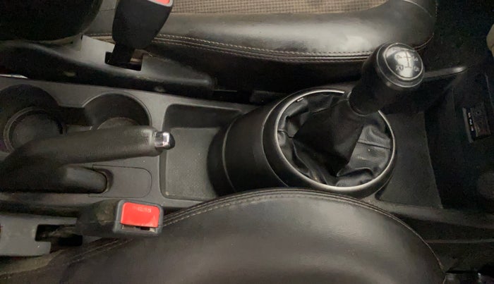 2013 Hyundai i20 MAGNA 1.2, Petrol, Manual, 1,14,467 km, Gear Lever