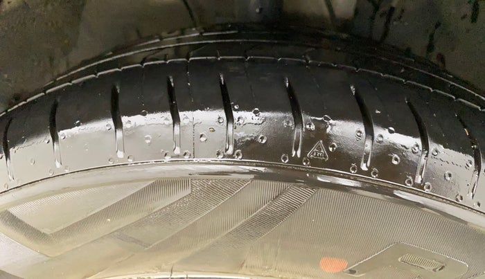 2024 KIA CARENS PRESTIGE 1.5 PETROL 7 STR, Petrol, Manual, 7,359 km, Right Front Tyre Tread