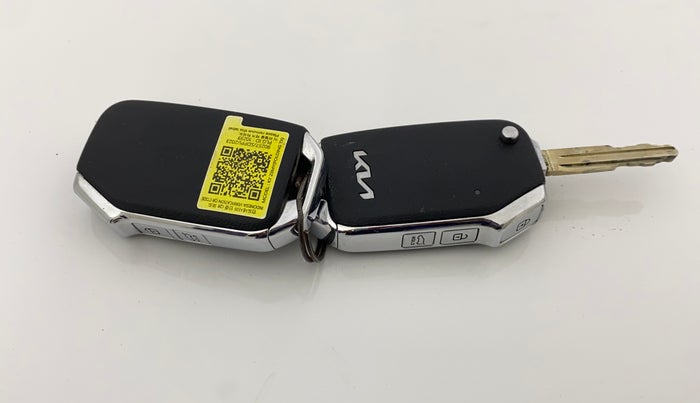 2024 KIA CARENS PRESTIGE 1.5 PETROL 7 STR, Petrol, Manual, 7,359 km, Key Close Up