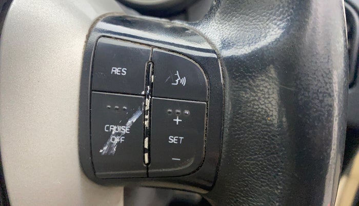 2017 Mahindra XUV500 W10 AT, Diesel, Automatic, 90,254 km, Adaptive Cruise Control