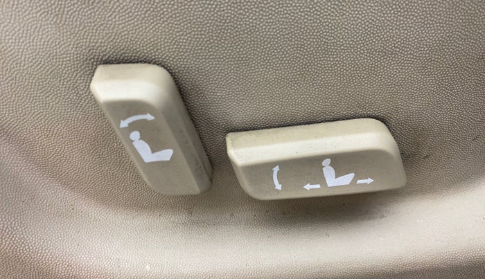 2017 Mahindra XUV500 W10 AT, Diesel, Automatic, 90,254 km, Driver Side Adjustment Panel