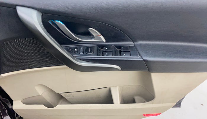 2017 Mahindra XUV500 W10 AT, Diesel, Automatic, 90,254 km, Driver Side Door Panels Control