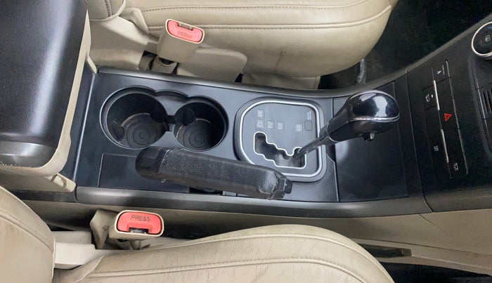 2017 Mahindra XUV500 W10 AT, Diesel, Automatic, 90,254 km, Gear Lever