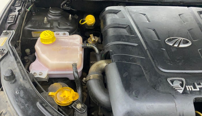 2017 Mahindra XUV500 W10 AT, Diesel, Automatic, 90,254 km, Engine View - Right