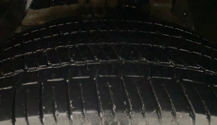 2017 Mahindra XUV500 W10 AT, Diesel, Automatic, 90,254 km, Left Front Tyre Tread