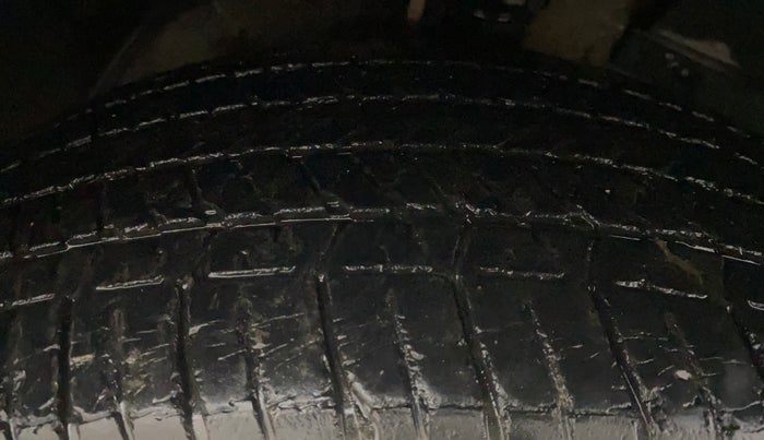 2017 Mahindra XUV500 W10 AT, Diesel, Automatic, 90,254 km, Right Front Tyre Tread