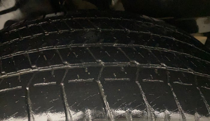 2017 Mahindra XUV500 W10 AT, Diesel, Automatic, 90,254 km, Right Rear Tyre Tread