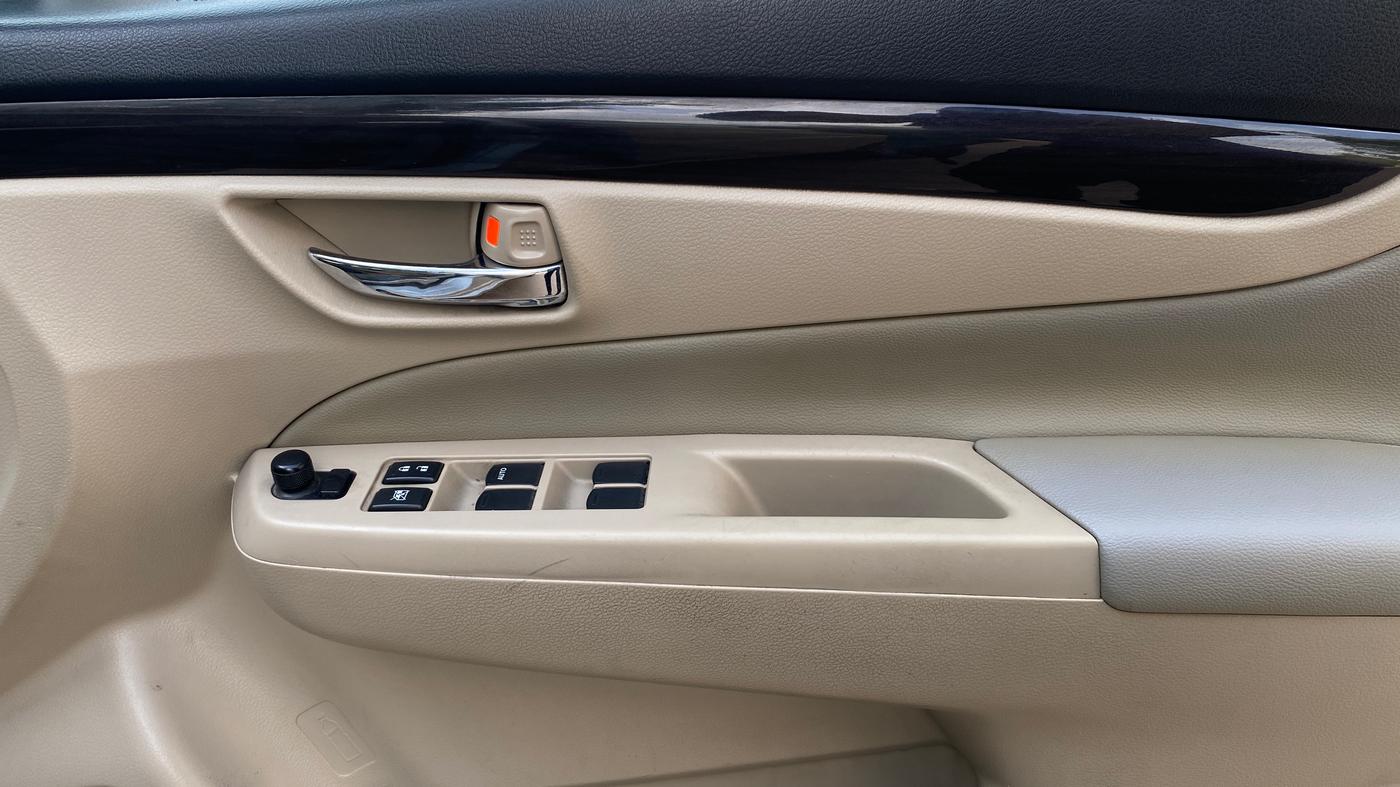 2018 Maruti Ciaz ALPHA 1.4 PETROL, Petrol, Manual, 97,248 km, Driver Side Door Panels Control
