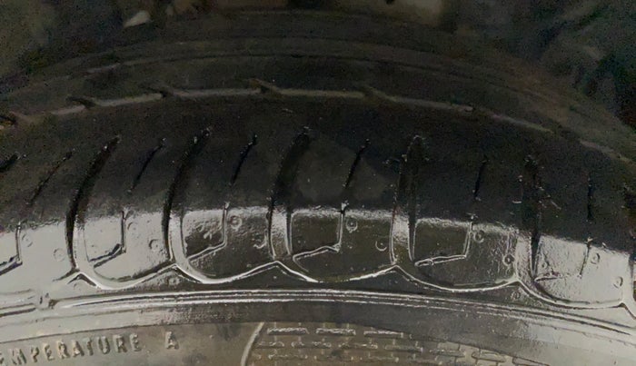 2020 Ford Ecosport TITANIUM 1.5L SPORTS(SUNROOF) DIESEL, Diesel, Manual, 40,080 km, Right Front Tyre Tread
