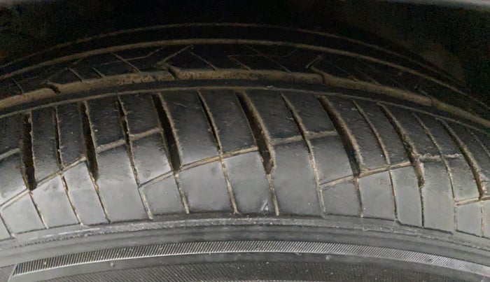 2016 Hyundai Verna 1.6 CRDI SX, Diesel, Manual, 54,525 km, Left Front Tyre Tread