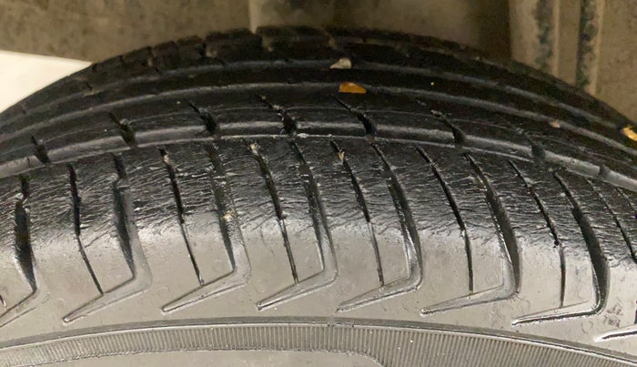 2019 Renault Kwid RXT 1.0 AMT, Petrol, Automatic, 28,491 km, Right Rear Tyre Tread