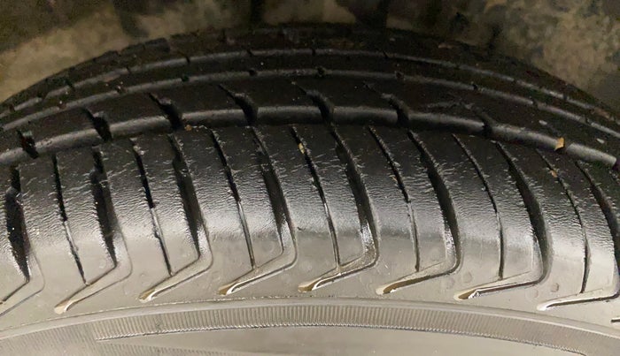 2019 Renault Kwid RXT 1.0 AMT, Petrol, Automatic, 28,491 km, Right Front Tyre Tread