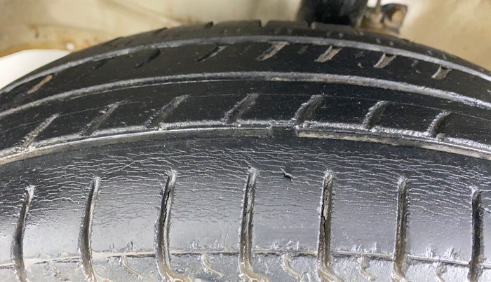 2013 Maruti Wagon R 1.0 LXI CNG, CNG, Manual, 85,337 km, Left Front Tyre Tread