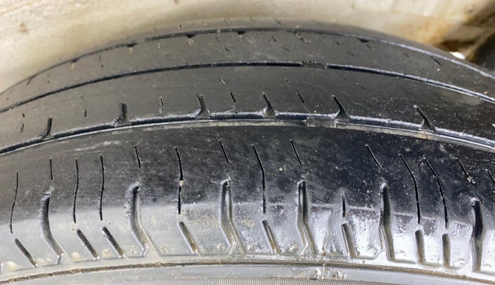 2013 Maruti Wagon R 1.0 LXI CNG, CNG, Manual, 85,337 km, Left Rear Tyre Tread