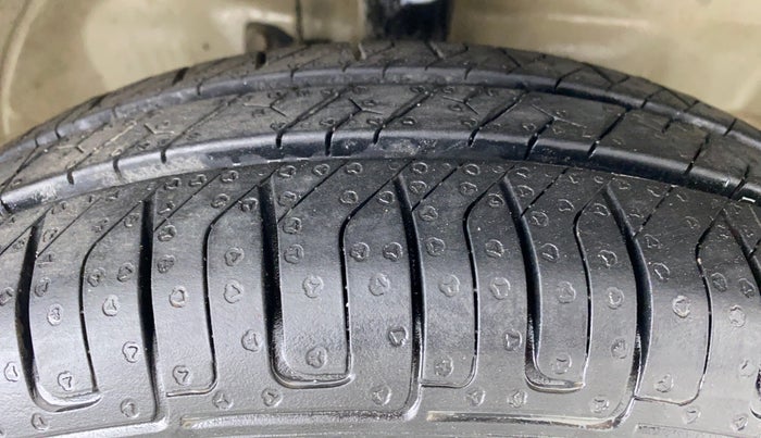 2013 Maruti Wagon R 1.0 LXI CNG, CNG, Manual, 85,337 km, Right Front Tyre Tread