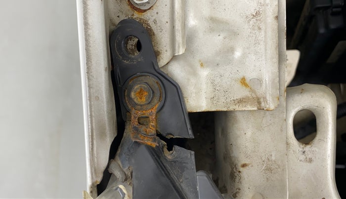 2013 Maruti Wagon R 1.0 LXI CNG, CNG, Manual, 85,337 km, Right headlight - Clamp has minor damage
