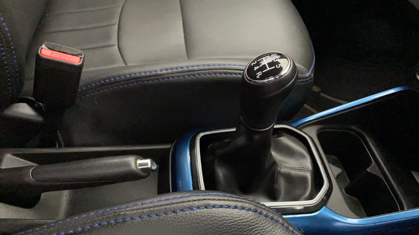 2017 Maruti IGNIS DELTA 1.2, Petrol, Manual, 90,076 km, Gear Lever