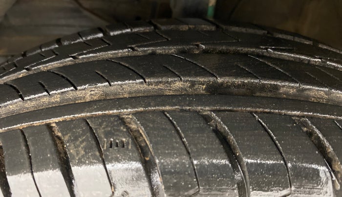 2021 Maruti Swift LXI D, Petrol, Manual, 13,361 km, Left Front Tyre Tread