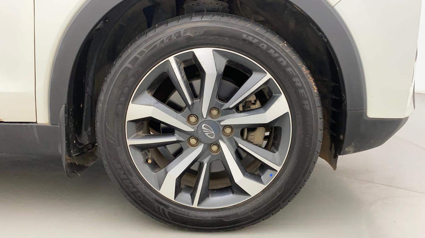 2021 Mahindra XUV300 W8 (O) 1.2 PETROL AMT, Petrol, Automatic, 21,082 km, Right Front Wheel