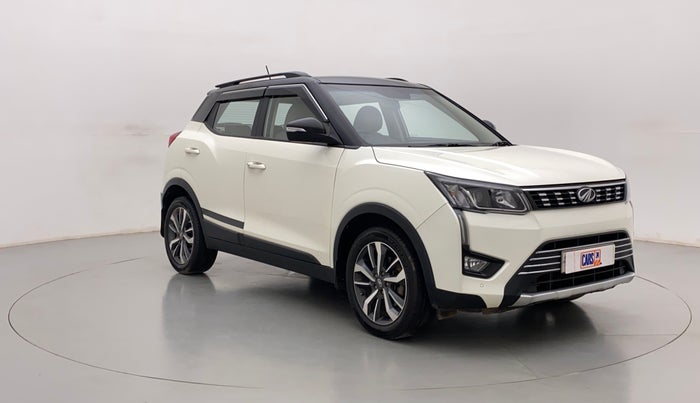 2021 Mahindra XUV300 W8 (O) 1.2 PETROL AMT, Petrol, Automatic, 21,082 km, Right Front Diagonal