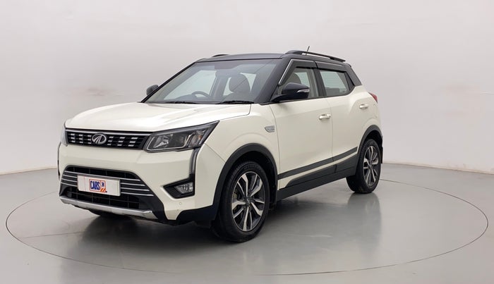 2021 Mahindra XUV300 W8 (O) 1.2 PETROL AMT, Petrol, Automatic, 21,082 km, Left Front Diagonal