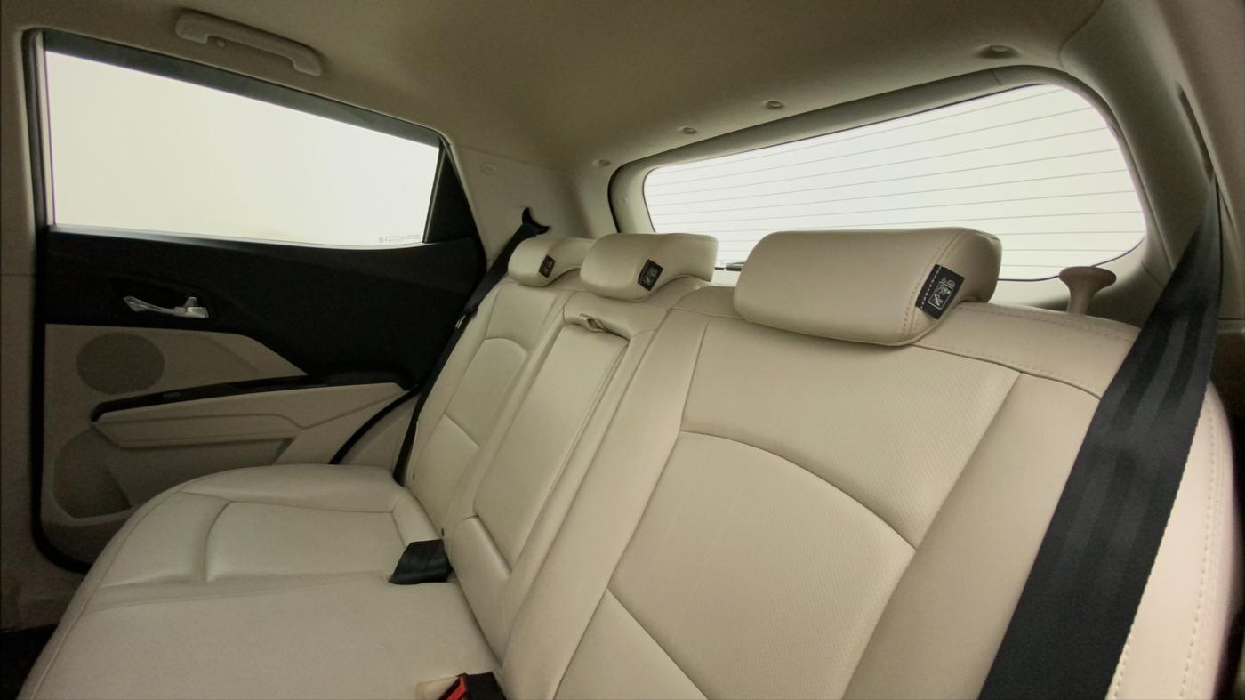 2021 Mahindra XUV300 W8 (O) 1.2 PETROL AMT, Petrol, Automatic, 21,082 km, Right Side Rear Door Cabin