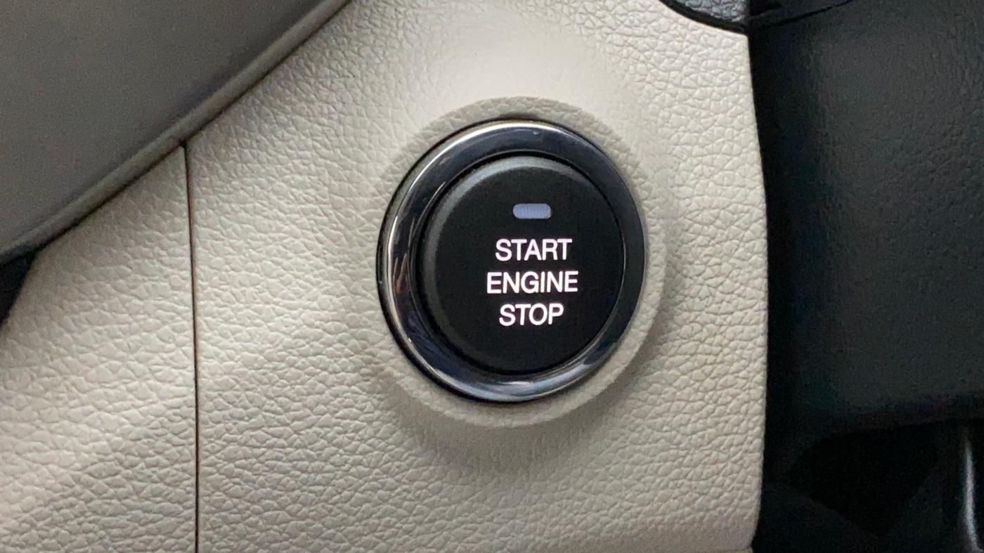 2021 Mahindra XUV300 W8 (O) 1.2 PETROL AMT, Petrol, Automatic, 21,082 km, Keyless Start/ Stop Button