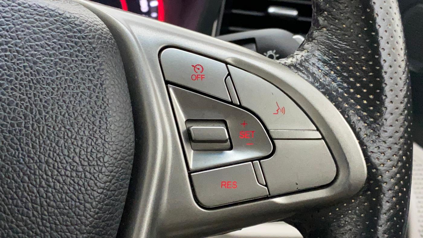 2021 Mahindra XUV300 W8 (O) 1.2 PETROL AMT, Petrol, Automatic, 21,082 km, Adaptive Cruise Control