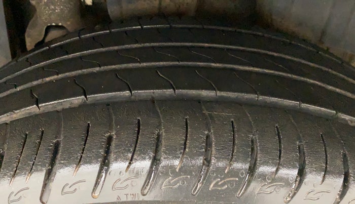 2021 Mahindra XUV300 W8 (O) 1.2 PETROL AMT, Petrol, Automatic, 21,082 km, Left Rear Tyre Tread