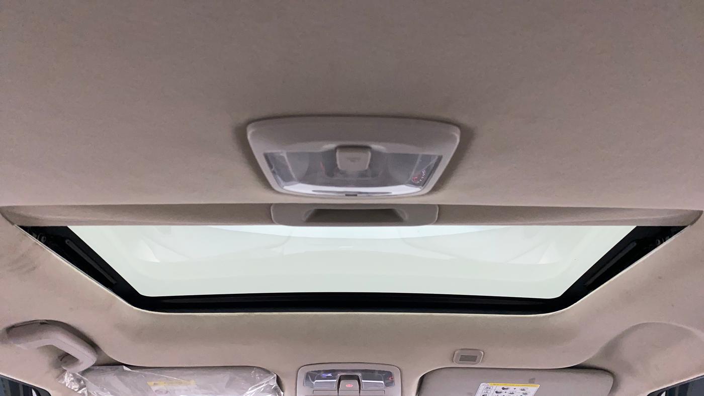 2021 Mahindra XUV300 W8 (O) 1.2 PETROL AMT, Petrol, Automatic, 21,082 km, Moonroof/ Sunroof