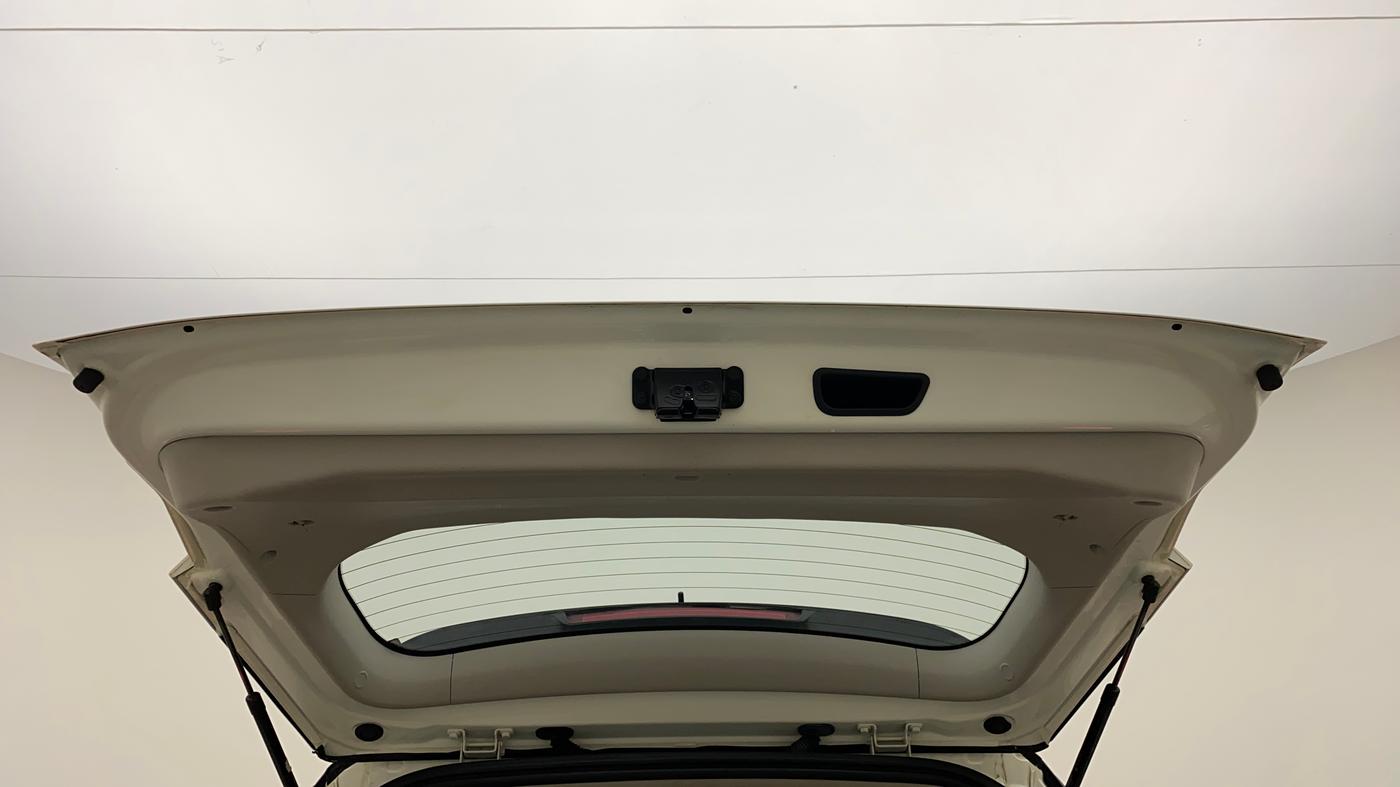 2021 Mahindra XUV300 W8 (O) 1.2 PETROL AMT, Petrol, Automatic, 21,082 km, Boot Door Open