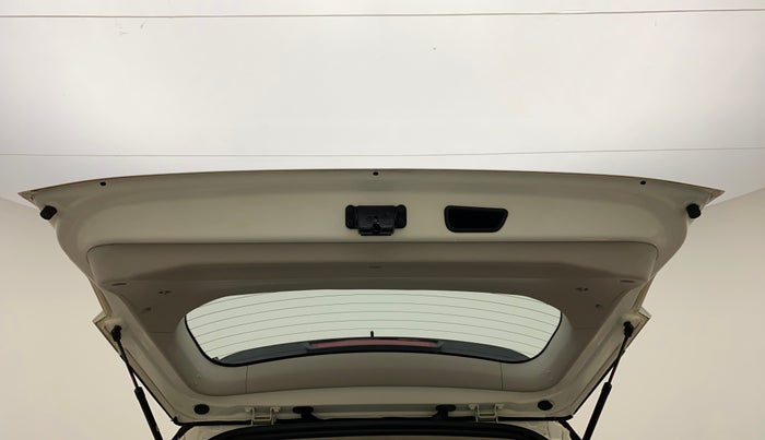 2021 Mahindra XUV300 W8 (O) 1.2 PETROL AMT, Petrol, Automatic, 21,082 km, Boot Door Open