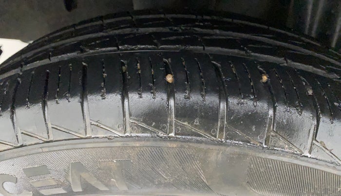 2019 Renault TRIBER RXZ, Petrol, Manual, 26,805 km, Right Rear Tyre Tread
