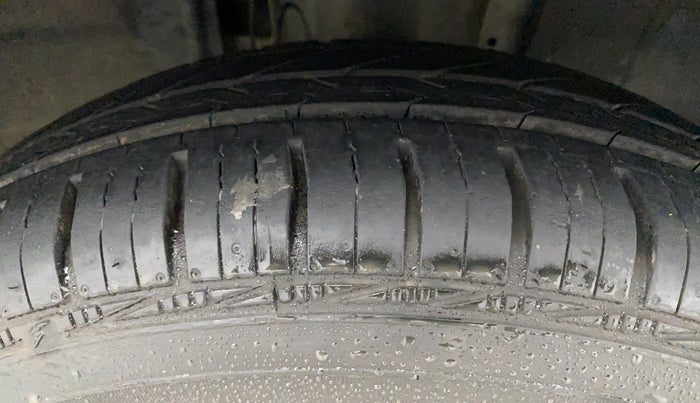 2019 Renault TRIBER RXZ, Petrol, Manual, 26,805 km, Right Front Tyre Tread