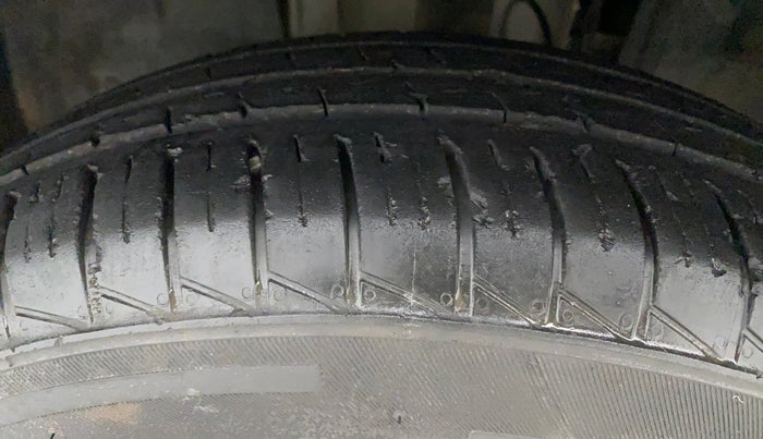 2019 Renault TRIBER RXZ, Petrol, Manual, 26,805 km, Left Front Tyre Tread