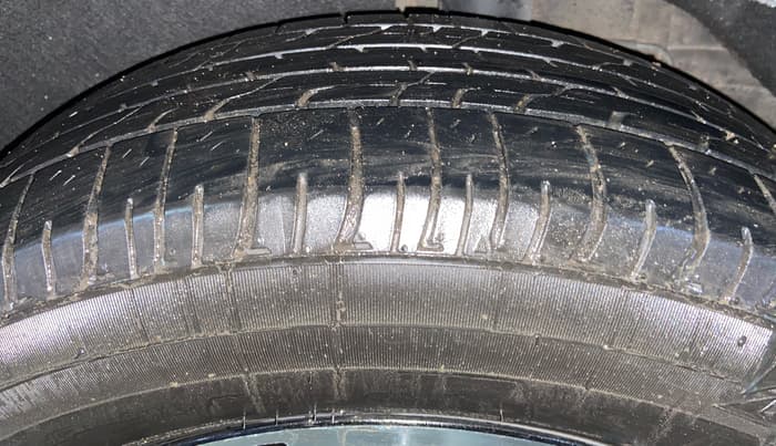2022 KIA CARENS LUXURY PLUS 1.5 DIESEL AT 6 STR, Diesel, Automatic, 1,05,405 km, Left Rear Tyre Tread