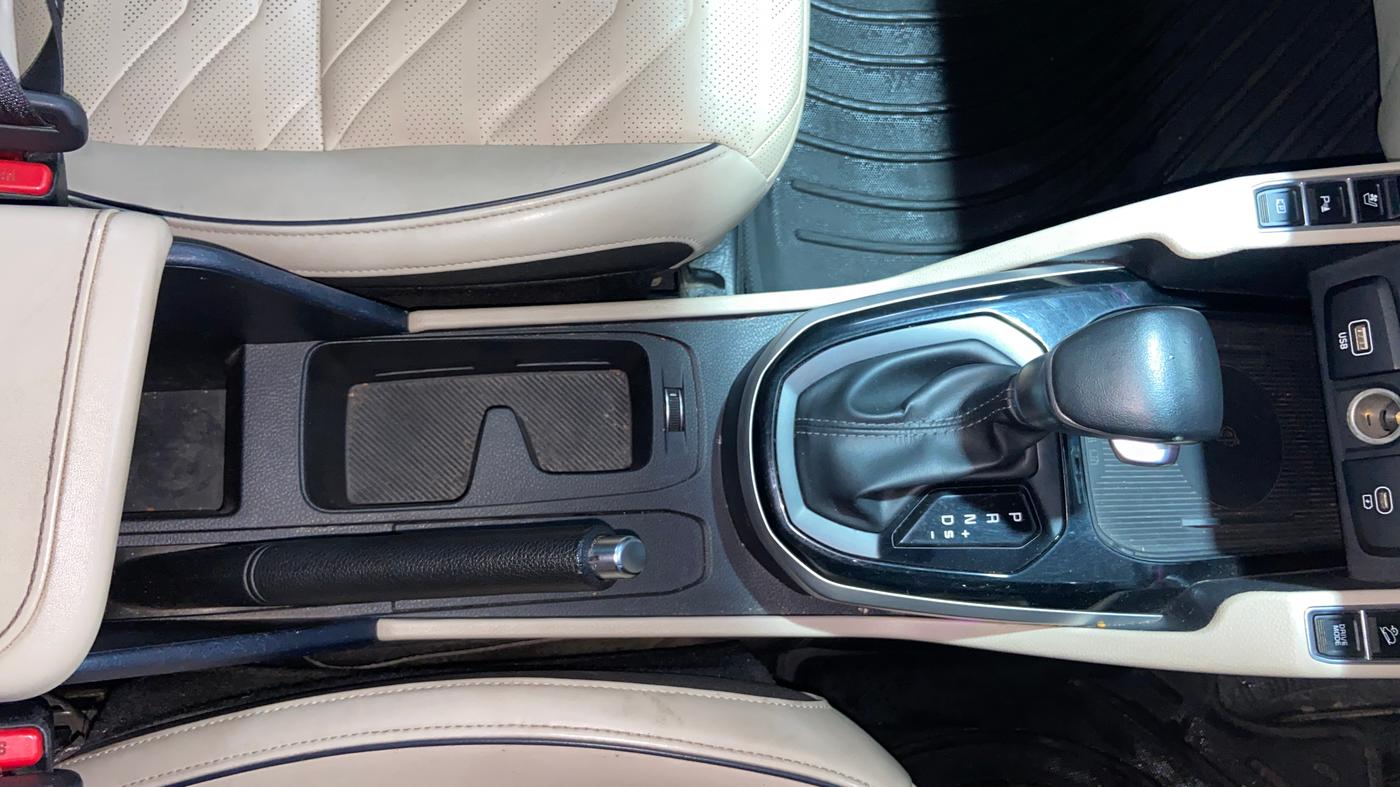 2022 KIA CARENS LUXURY PLUS 1.5 DIESEL AT 6 STR, Diesel, Automatic, 1,05,405 km, Gear Lever