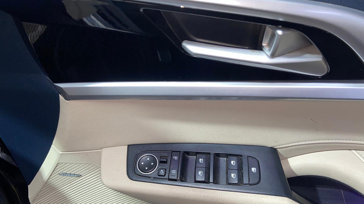 2022 KIA CARENS LUXURY PLUS 1.5 DIESEL AT 6 STR, Diesel, Automatic, 1,05,405 km, Driver Side Door Panels Control