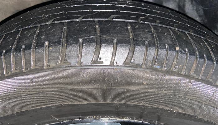 2022 KIA CARENS LUXURY PLUS 1.5 DIESEL AT 6 STR, Diesel, Automatic, 1,05,405 km, Right Front Tyre Tread