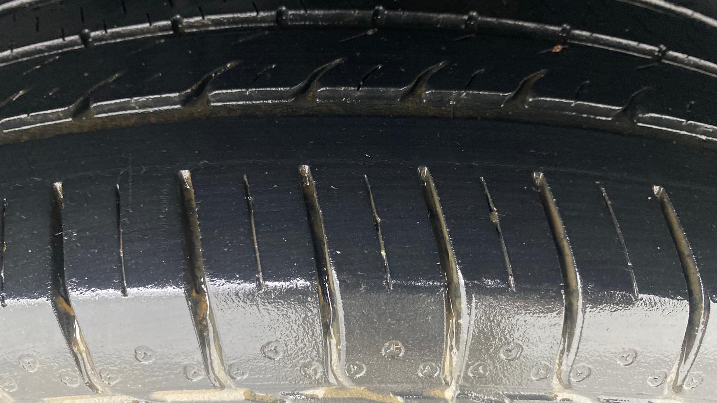 2016 Hyundai Creta SX PLUS AT 1.6 DIESEL, Diesel, Automatic, 1,45,460 km, Left Rear Tyre Tread