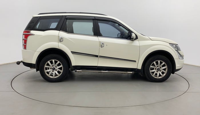 2015 Mahindra XUV500 W10, Diesel, Manual, 1,04,003 km, Right Side View