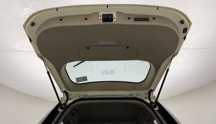 2015 Mahindra XUV500 W10, Diesel, Manual, 1,04,003 km, Boot Door Open