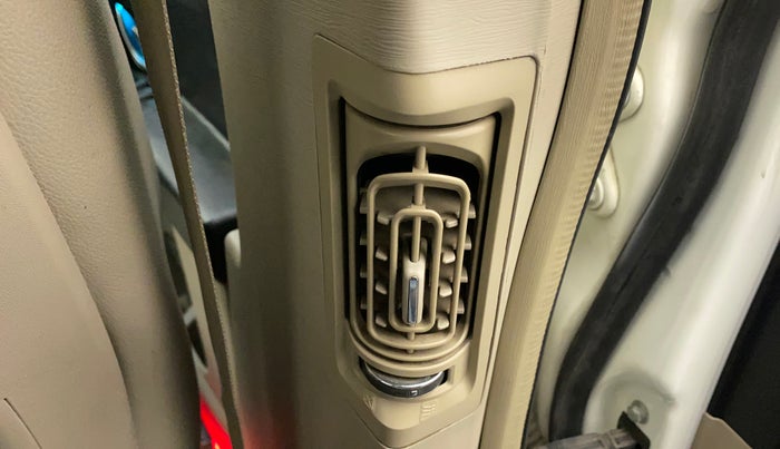 2015 Mahindra XUV500 W10, Diesel, Manual, 1,04,003 km, Rear AC Vents