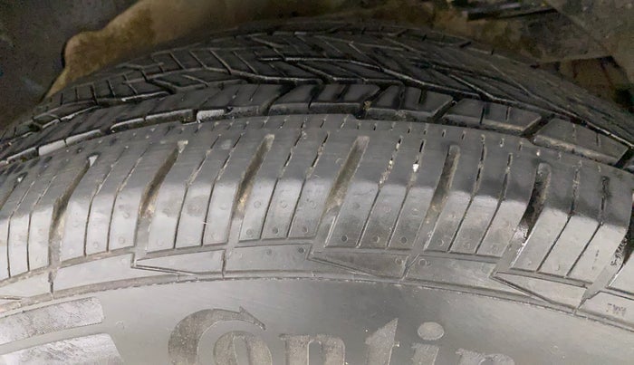 2015 Mahindra XUV500 W10, Diesel, Manual, 1,04,003 km, Left Rear Tyre Tread