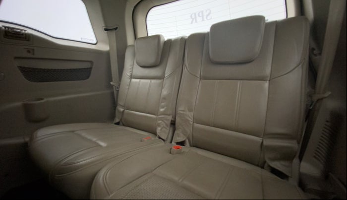 2015 Mahindra XUV500 W10, Diesel, Manual, 1,04,003 km, Third Seat Row ( optional )