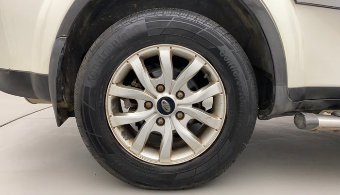 2015 Mahindra XUV500 W10, Diesel, Manual, 1,04,003 km, Right Rear Wheel