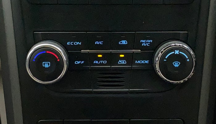 2015 Mahindra XUV500 W10, Diesel, Manual, 1,04,003 km, Automatic Climate Control